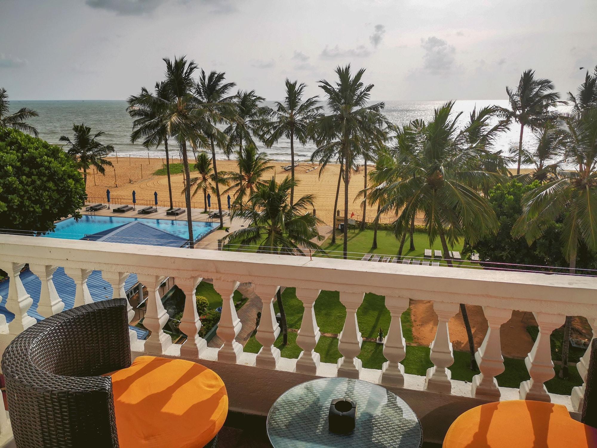 Camelot Beach Hotel Negombo Ngoại thất bức ảnh