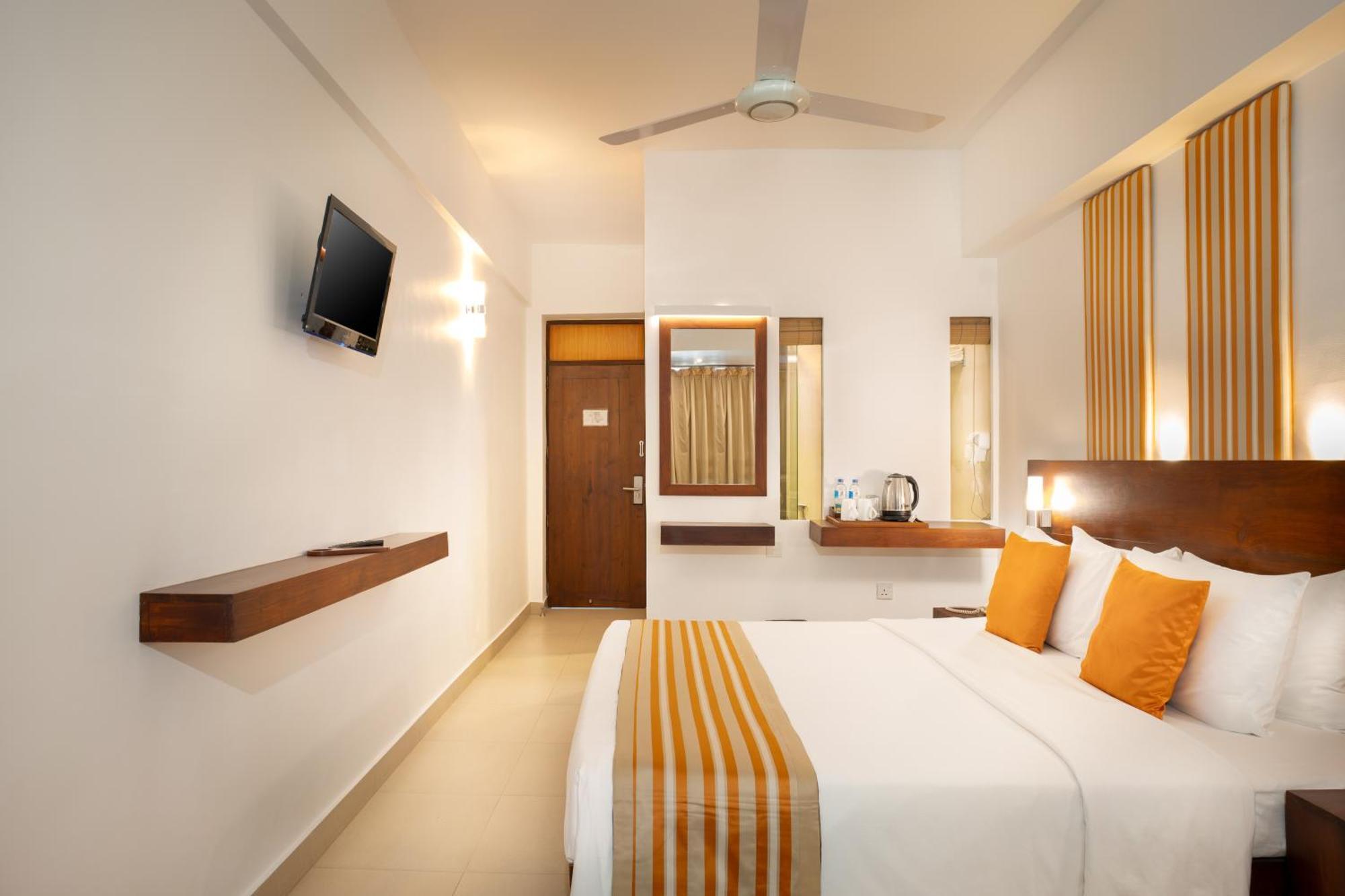 Camelot Beach Hotel Negombo Ngoại thất bức ảnh