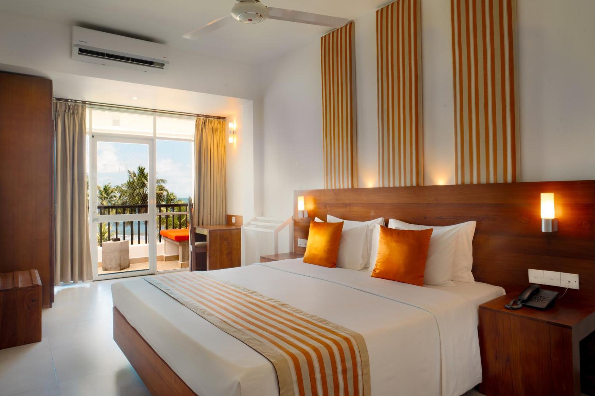 Camelot Beach Hotel Negombo Ngoại thất bức ảnh