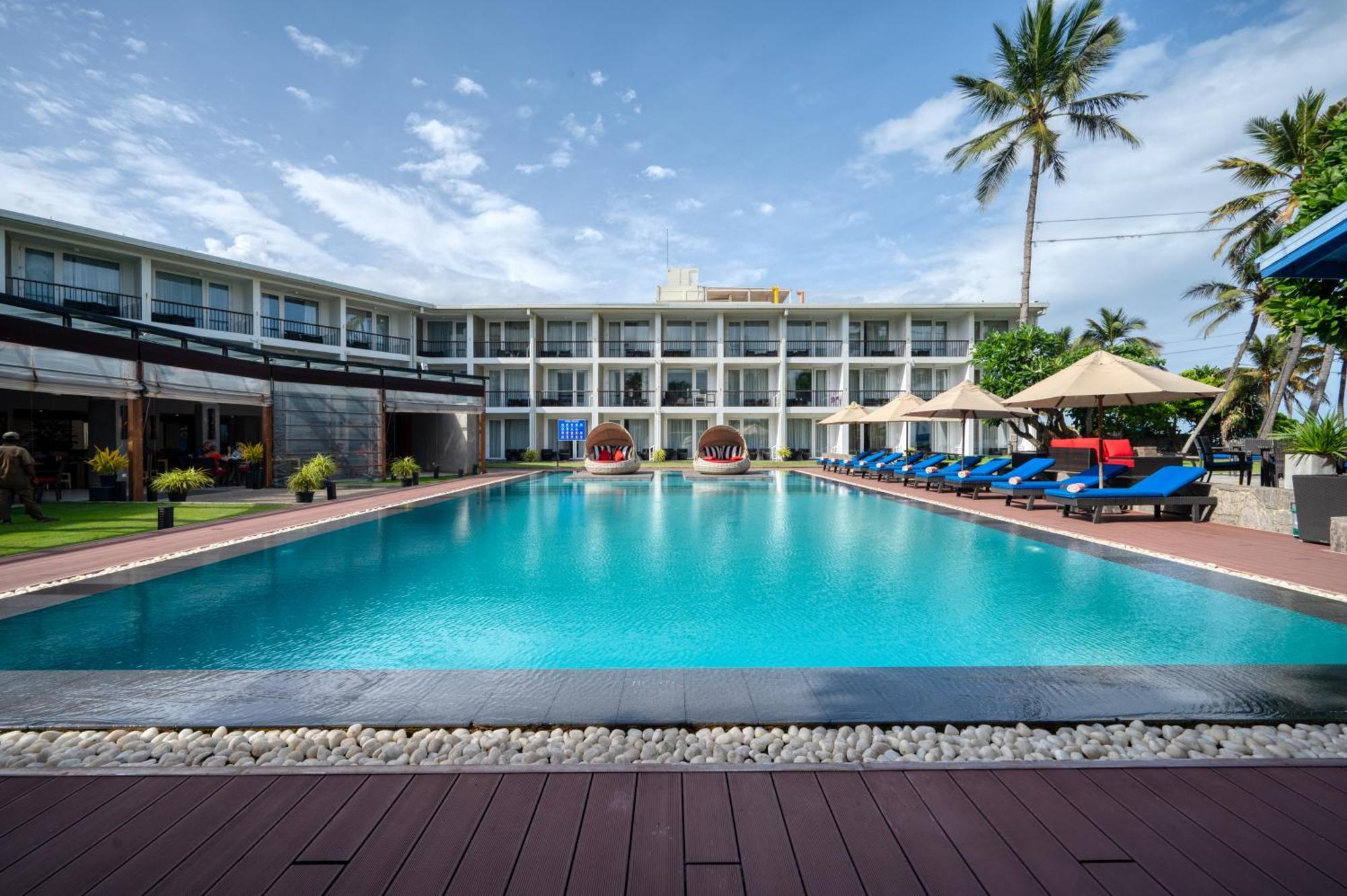 Camelot Beach Hotel Negombo Ngoại thất bức ảnh